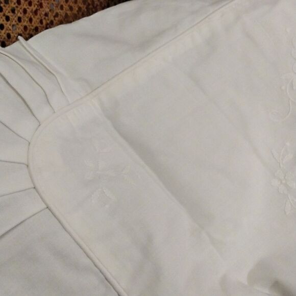 Hand embroidered pillow shams set of 2 - Picture 4 of 4